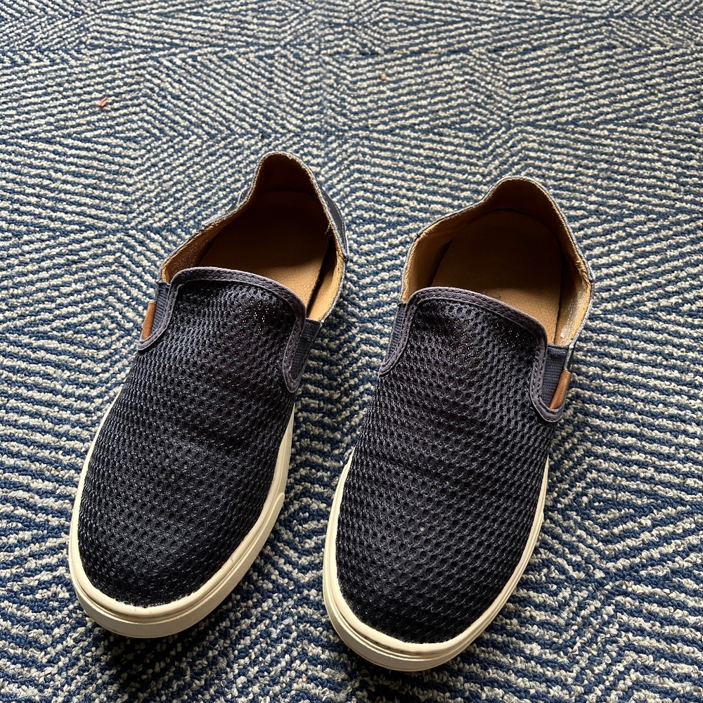 OluKai Women’s Pehuea Navy Slip On Sneaker